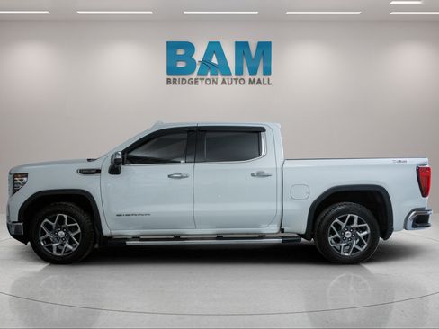 Used 2022 GMC Sierra 1500 SLT w/ SLT Premium Package AWD/4WD image 4