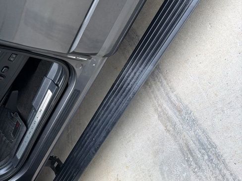 Used 2017 Lincoln Navigator Select image 19