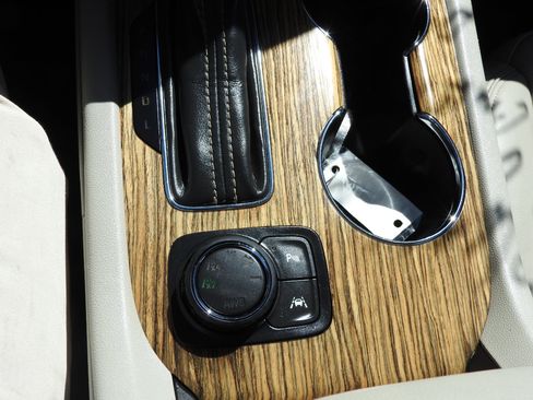 Used 2017 GMC Acadia Denali w/ Technology Package image 23