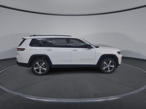New 2026 Jeep Grand Cherokee L Limited AWD/4WD image 17