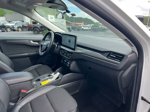 New 2025 Ford Escape SE w/ Class II Trailer Tow Package FWD image 11