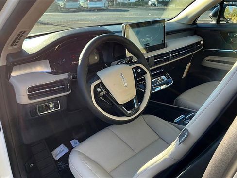 New 2026 Lincoln Corsair Premiere image 6