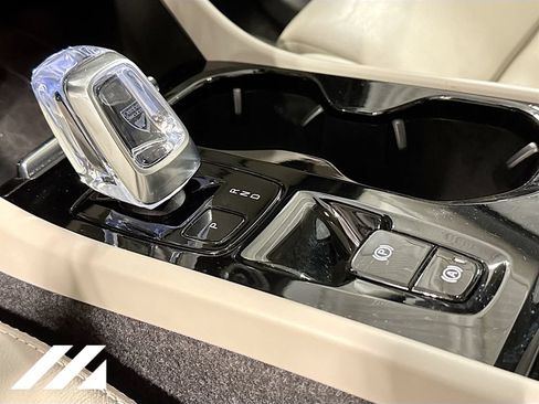 Used 2023 Volvo XC40 B5 Ultimate w/ Protection Package Premier AWD/4WD image 19