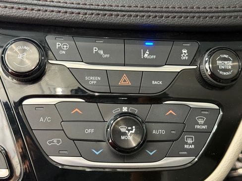 Used 2017 Chrysler Pacifica Limited w/ Advanced Safetytec Group FWD image 17