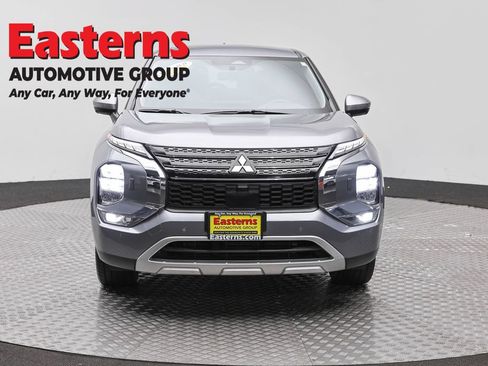 Used 2024 Mitsubishi Outlander SE AWD/4WD image 2