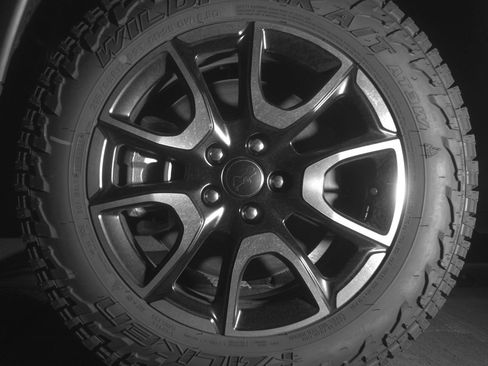 Used 2025 Jeep Compass Trailhawk AWD/4WD image 12