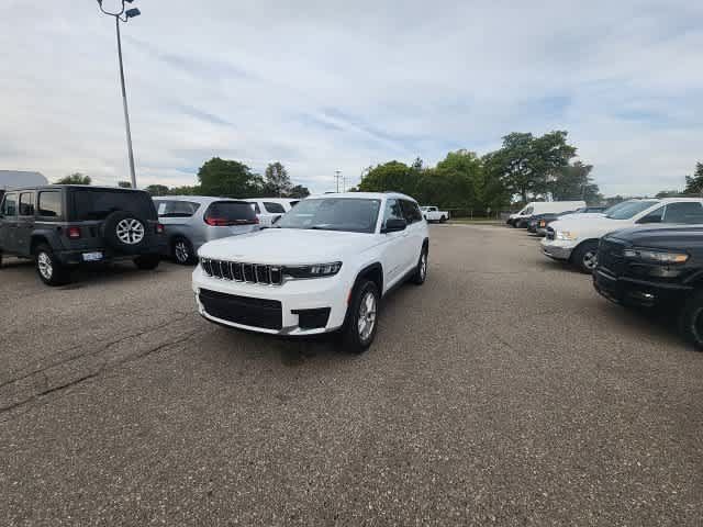 Used 2023 Jeep Grand Cherokee L Laredo AWD/4WD image 3