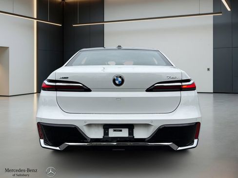 Used 2025 BMW 740i xDrive AWD/4WD image 5