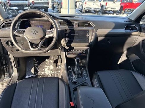 Used 2022 Volkswagen Tiguan SE image 29