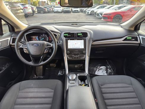 Used 2019 Ford Fusion SE FWD image 27