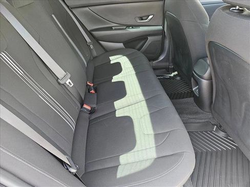 Used 2024 Hyundai Elantra SEL image 18