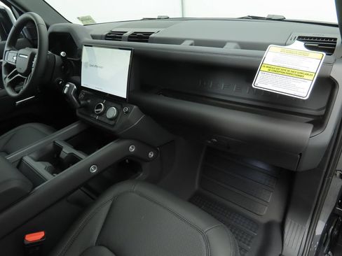 Used 2026 Land Rover Defender 110 S AWD/4WD image 17