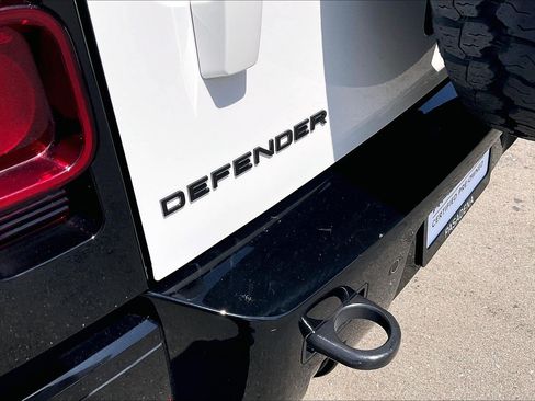 Certified 2025 Land Rover Defender 110 X-Dynamic SE AWD/4WD image 32