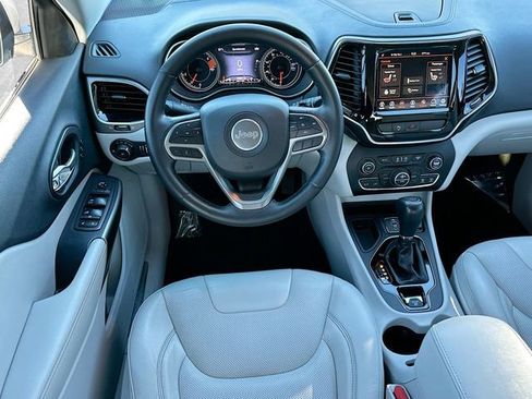 Used 2019 Jeep Cherokee Limited image 21