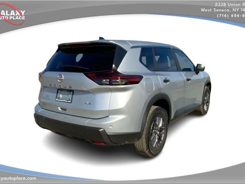 Used 2024 Nissan Rogue S image 5