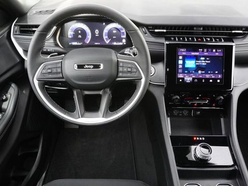 Used 2025 Jeep Grand Cherokee Laredo X w/ Luxury Tech Group I AWD/4WD image 22