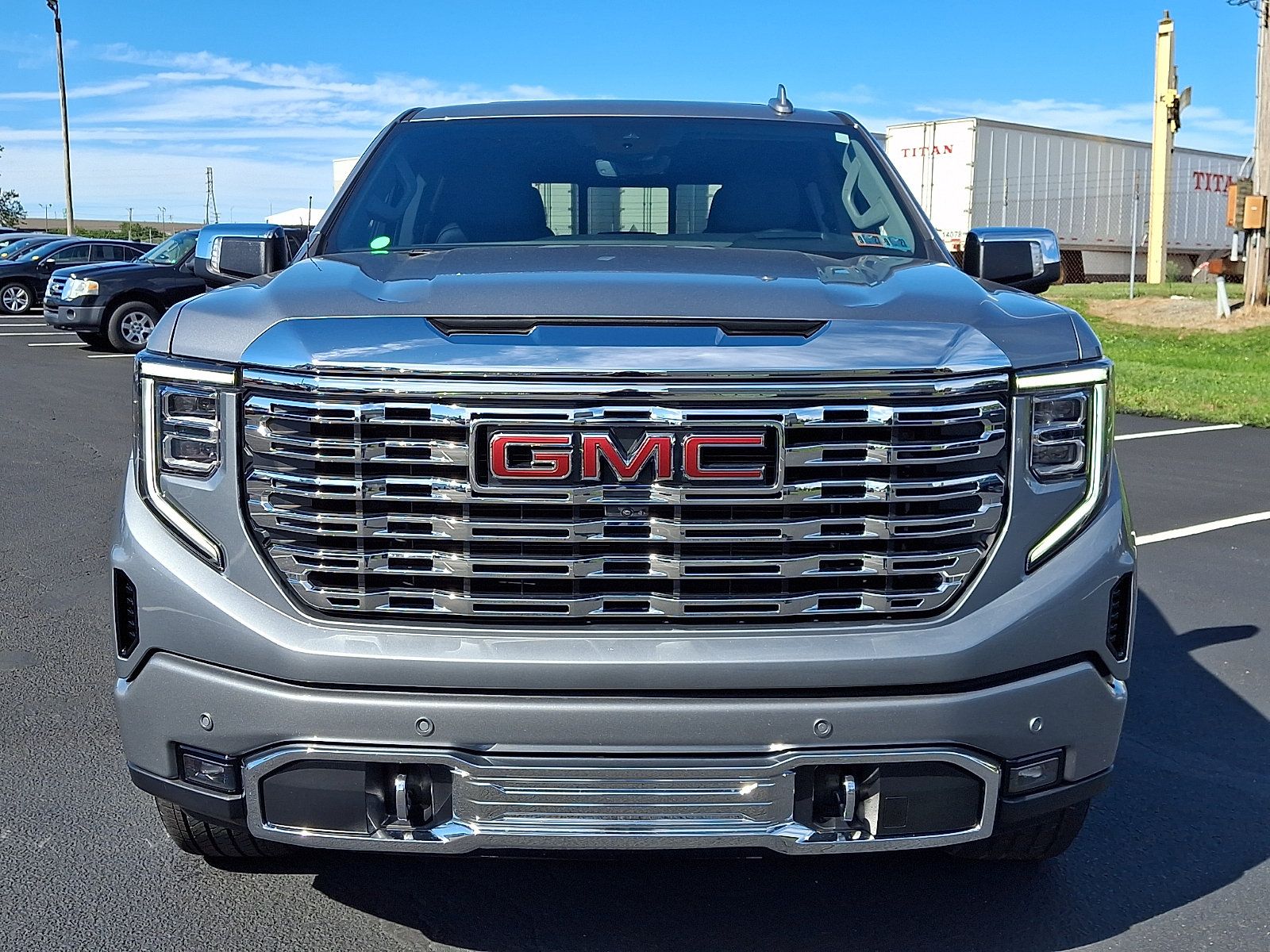 Used 2025 GMC Sierra 1500 Denali w/ Denali Reserve Package AWD/4WD image 2