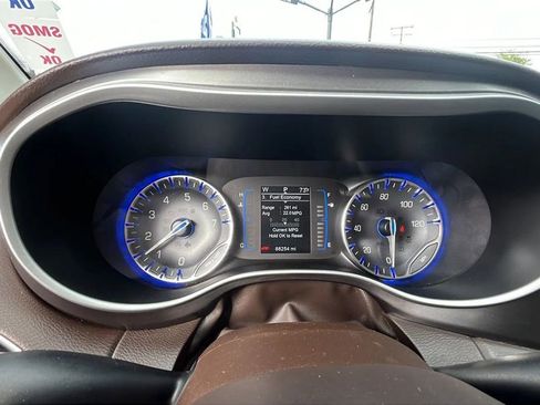 Used 2017 Chrysler Pacifica Touring image 12