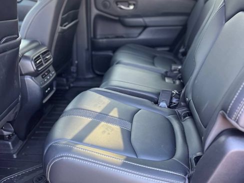 Used 2024 Honda Pilot Touring image 22