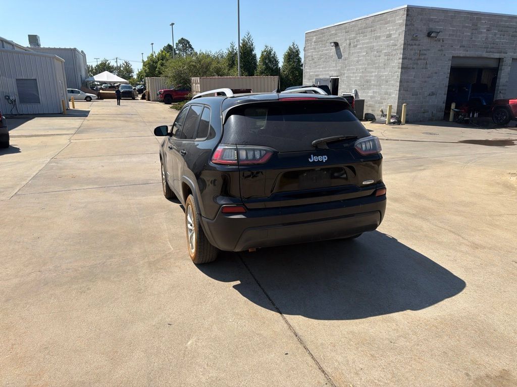 Used 2021 Jeep Cherokee Latitude FWD image 12