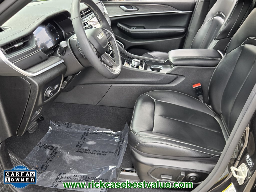 Used 2024 Jeep Grand Cherokee Limited w/ Black Appearance Package RWD image 10