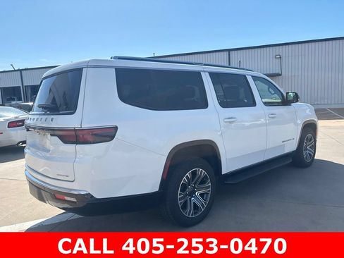 Used 2024 Jeep Wagoneer L Series II w/ Flexible Seating Group RWD image 5