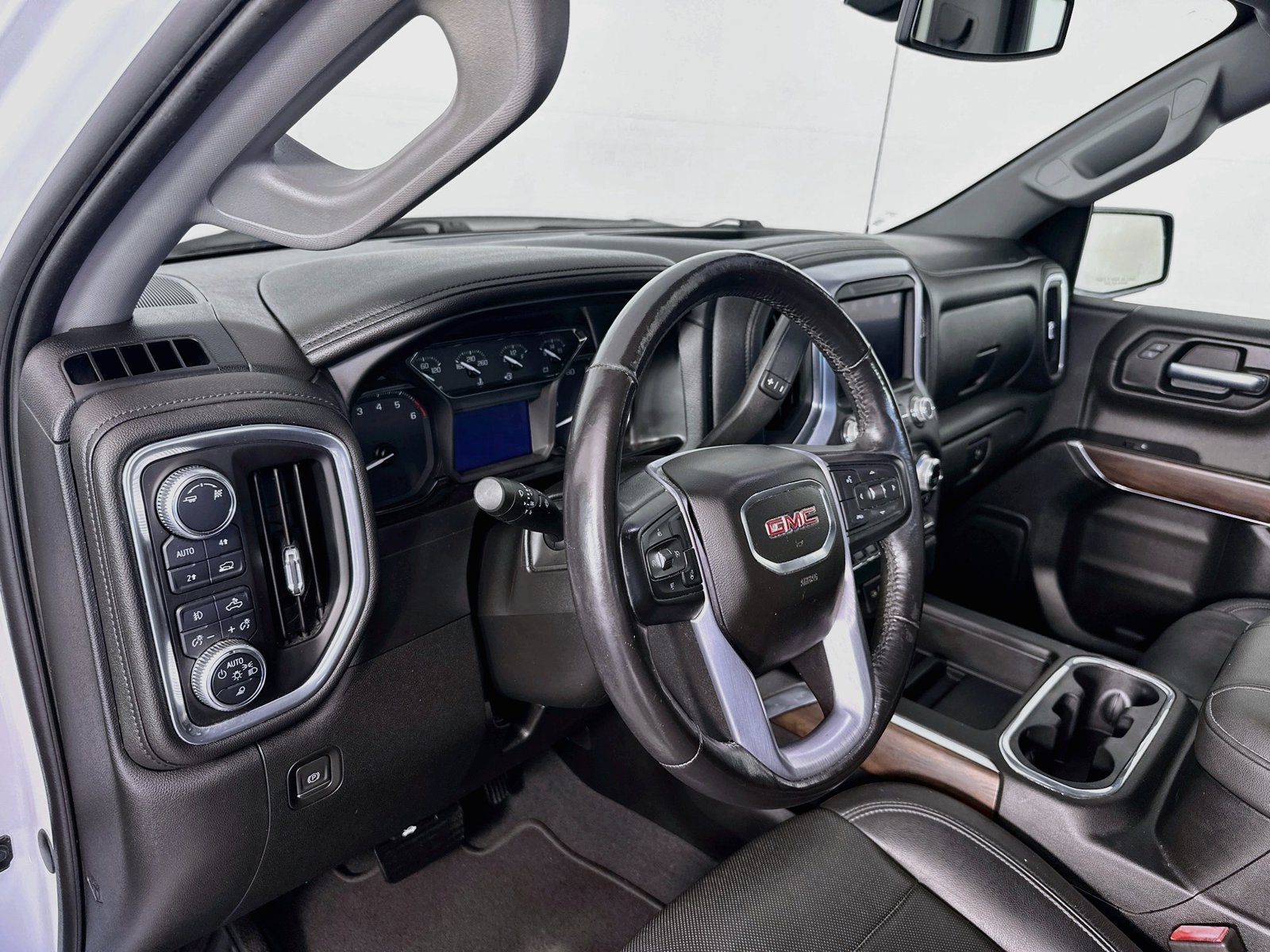 Used 2019 GMC Sierra 1500 SLT w/ SLT Premium Package AWD/4WD image 9