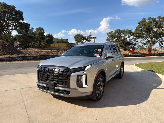 Used 2023 Hyundai Palisade SEL w/ Premium Package FWD image 2