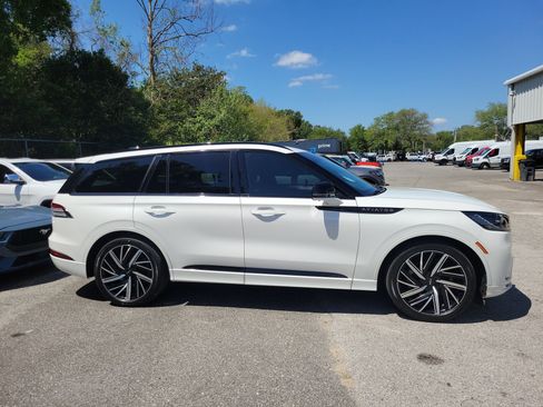 Used 2025 Lincoln Aviator Black Label w/ Jet Appearance Package image 4