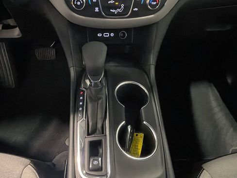 Used 2024 Chevrolet Equinox LS FWD image 32