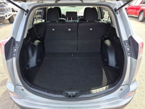 Used 2018 Toyota RAV4 LE w/ All Weather Liner Package AWD/4WD image 27