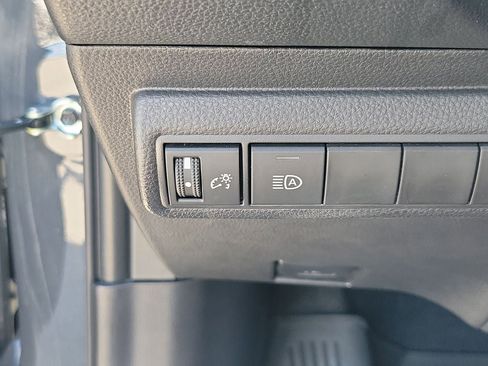 Used 2025 Toyota Corolla LE FWD image 30