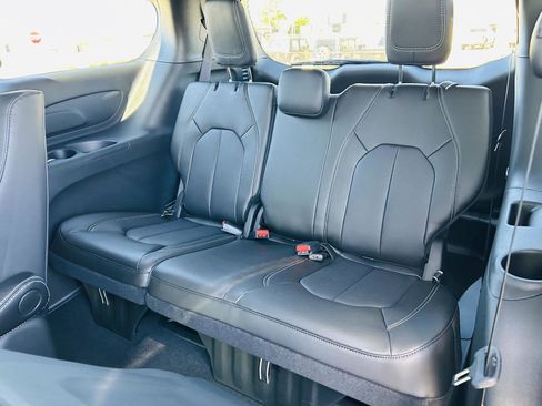 New 2026 Chrysler Pacifica Select w/ Quick Order Package 2EV image 29