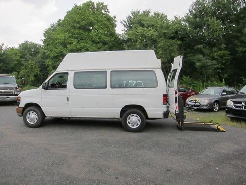 Used 2010 Ford E-250 and Econoline 250 RWD image 3