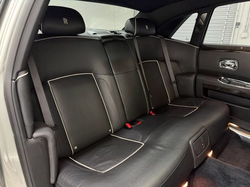 Used 2013 Rolls-Royce Ghost RWD image 65