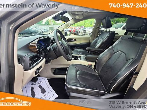 Used 2023 Chrysler Pacifica Limited FWD image 26