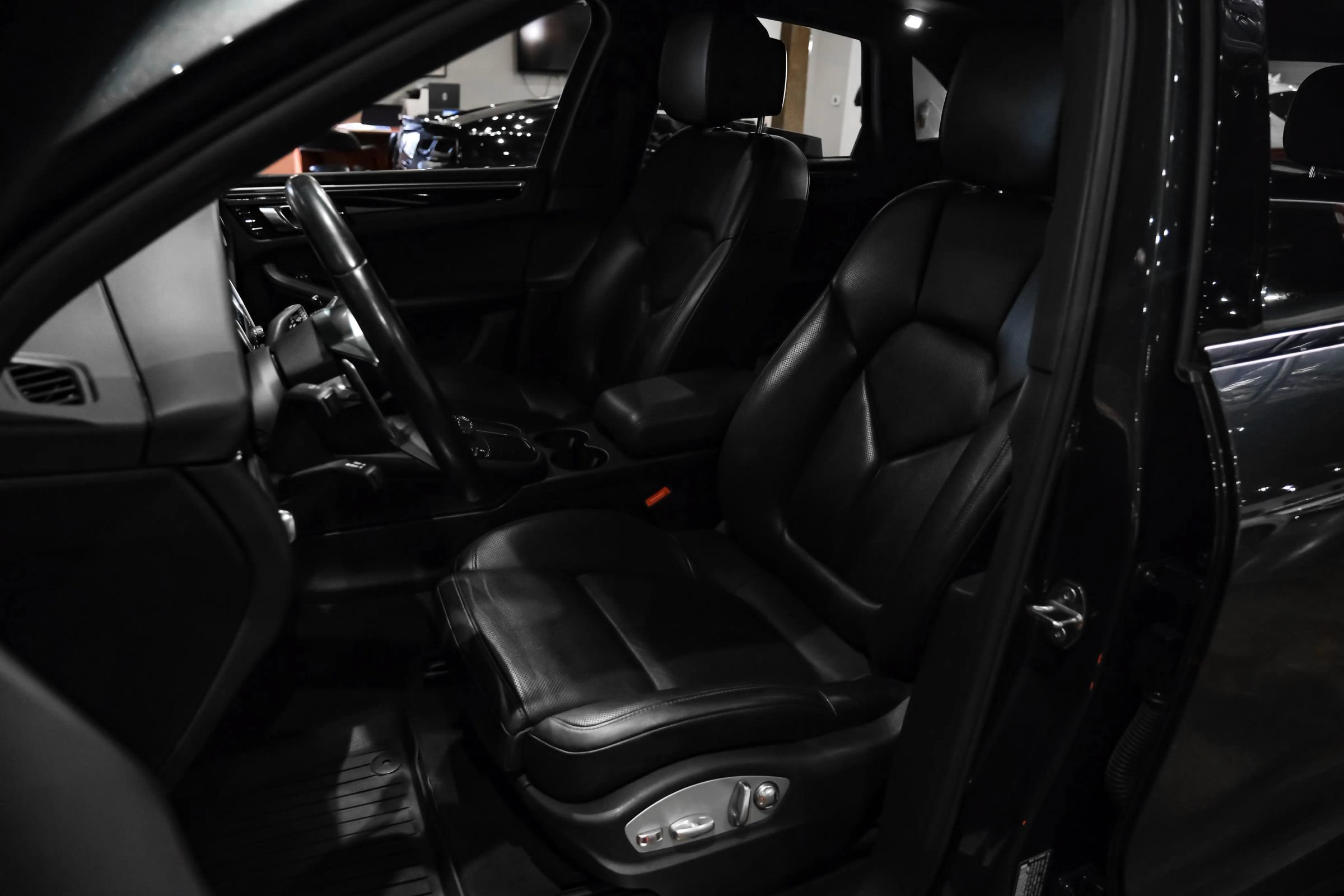 Used 2017 Porsche Macan S AWD/4WD image 29