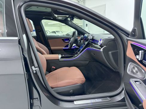 Used 2025 Mercedes-Benz C 300 4MATIC Sedan w/ Exclusive Trim Package image 19