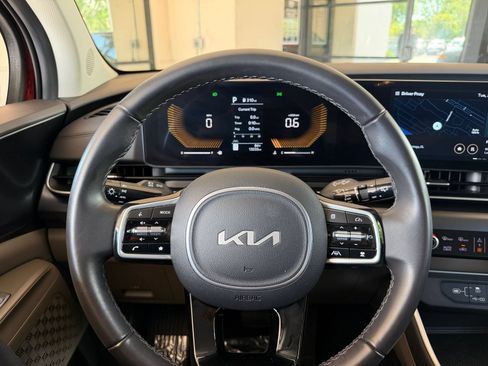 Used 2026 Kia Carnival FWD image 30