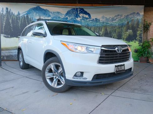 Used 2016 Toyota Highlander Limited FWD image 3