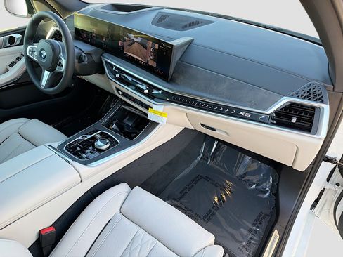 New 2026 BMW X5 xDrive50e image 14