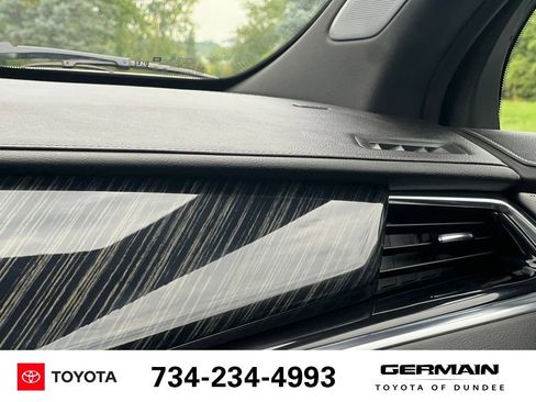 Used 2024 Cadillac XT6 Premium Luxury w/ LPO, Floor Liner Package AWD/4WD image 19