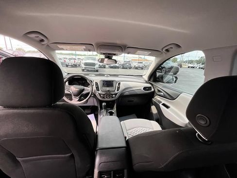 Used 2020 Chevrolet Equinox LS FWD image 32