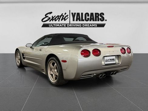 Used 2000 Chevrolet Corvette Convertible w/ Memory Pkg RWD image 3