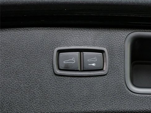Used 2025 Porsche Macan S AWD/4WD image 34