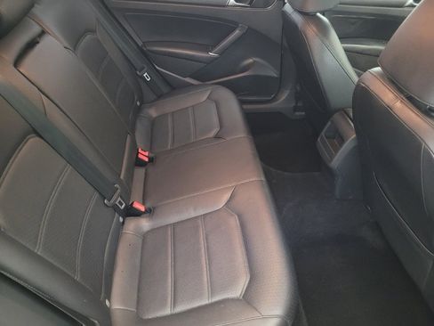 Used 2018 Volkswagen Passat 2.0T R-Line image 19