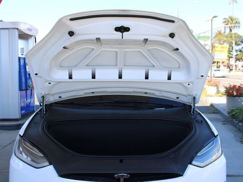 Used 2019 Tesla Model X Long Range image 33