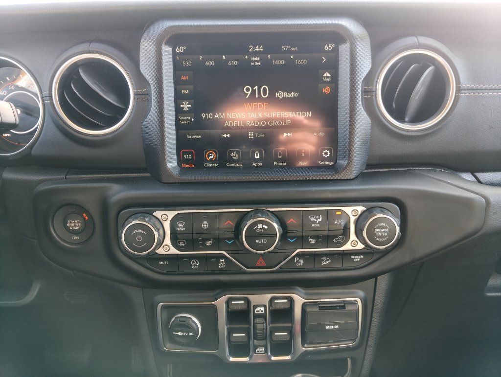Used 2020 Jeep Wrangler Unlimited Sahara AWD/4WD image 3