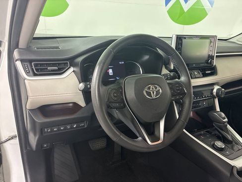 Used 2020 Toyota RAV4 Limited image 24