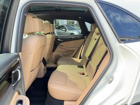 Used 2022 Porsche Macan AWD/4WD image 49